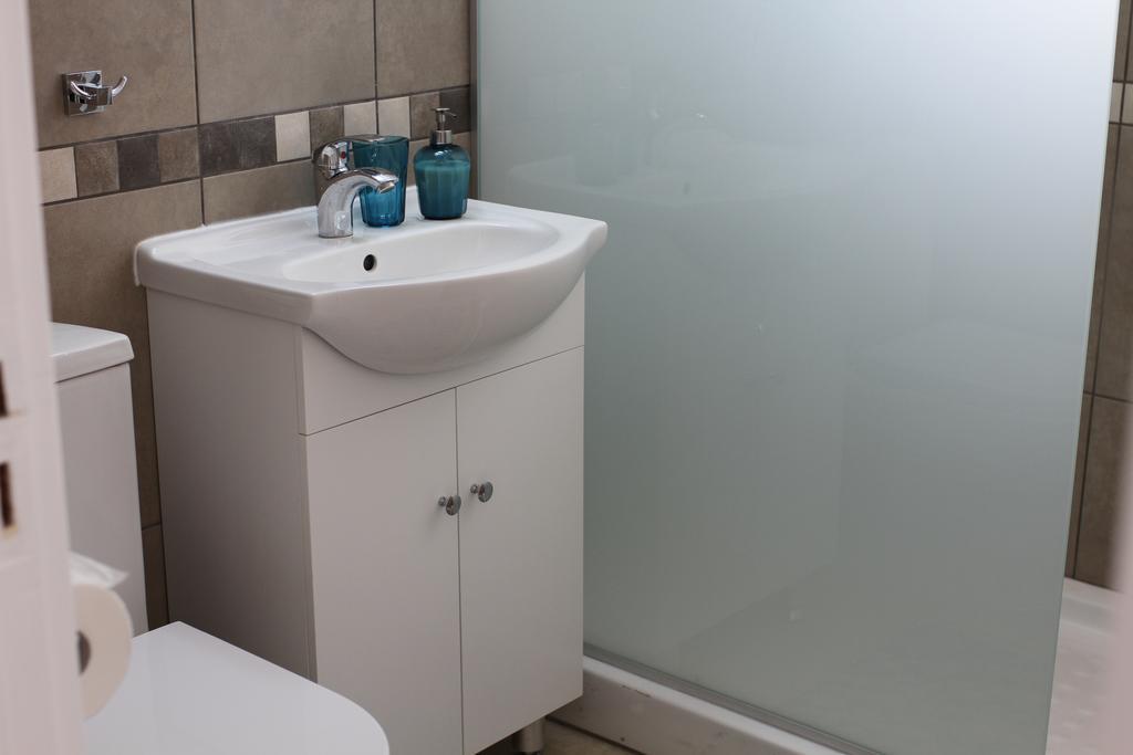 לימסול Pebble Beach Holiday Apartments מראה חיצוני תמונה